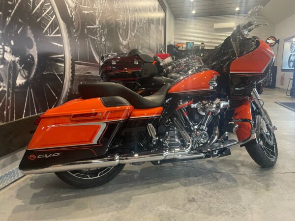 2022 CVO Road Glide - Image 2